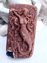 Load image into Gallery viewer, Vanilla Bean Nectarine Hidden Sea Glass Salt Brine Soap
