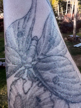 Load image into Gallery viewer, Sweetpea Dewdrop Shimmer Body Oil
