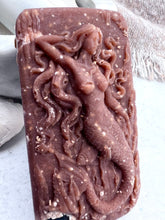 Load image into Gallery viewer, Vanilla Bean Nectarine Hidden Sea Glass Salt Brine Soap
