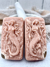 Load image into Gallery viewer, Peachy Keen Hidden Sea Glass Salt Brine Soap
