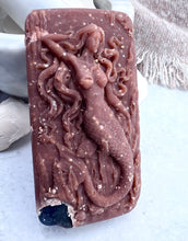 Load image into Gallery viewer, Vanilla Bean Nectarine Hidden Sea Glass Salt Brine Soap
