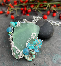 Load image into Gallery viewer, Seafoam Sea Glass &amp; Fine Silver Pendant Necklace
